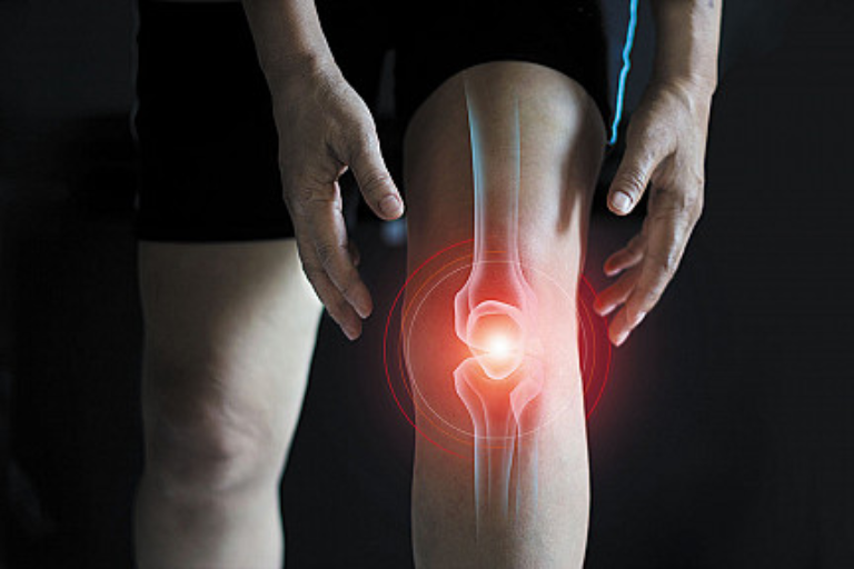 When Knee Pain Starts Controlling Your Life: How Patients Decide It’s Time for Joint Replacement